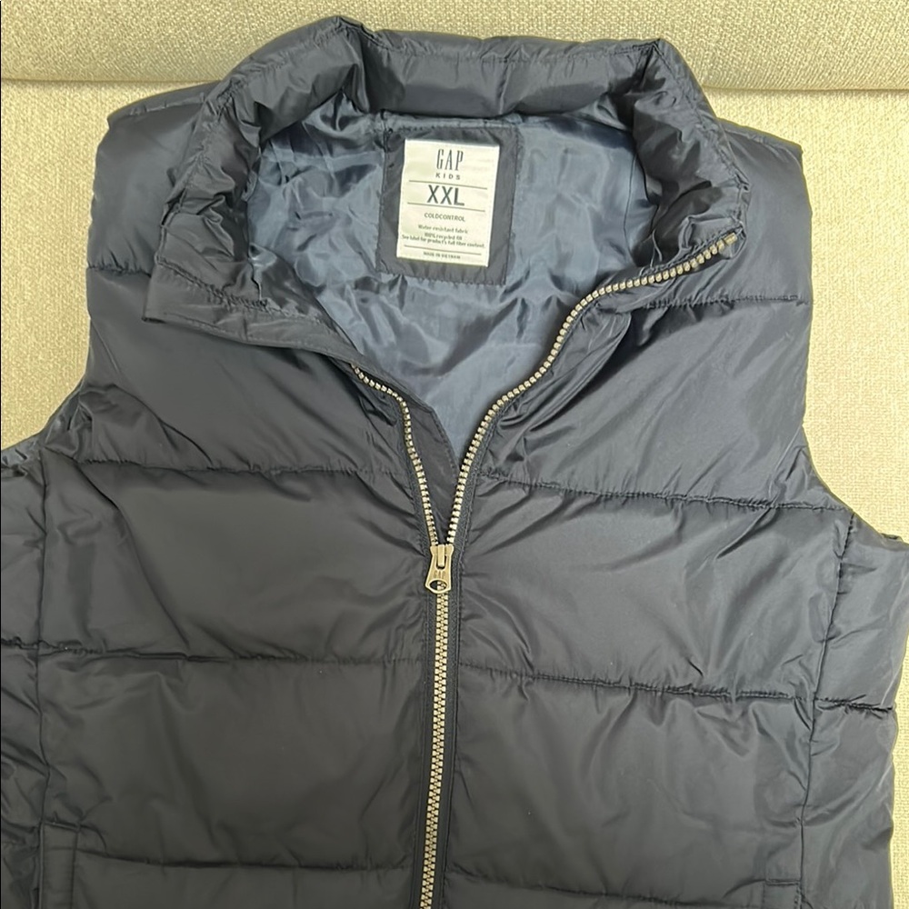 GAP Men's Black Puffer Vest